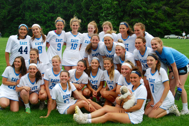 2018 girls lacrosse team after quarter final win